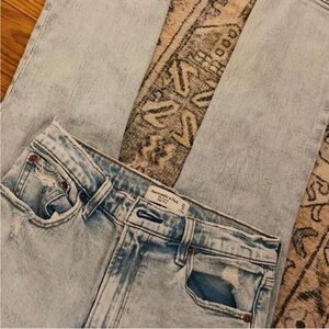 Abercrombie & Fitch Light Blue Relaxed Women Jeans